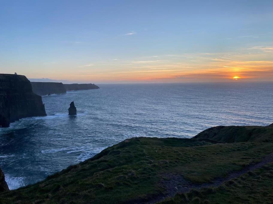 Ceaser'S Cabin Is A Cosy 1 Bedroom Cabin Lahinch Luaran gambar